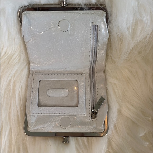 HOBO Robin * Vintage Compact Wallet * Pearl White - Picture 2 of 5
